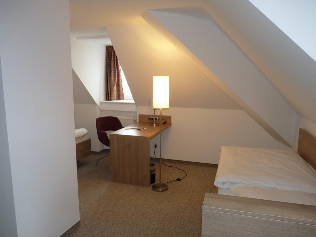 Schloss Schwanberg Roedelsee Bilik gambar