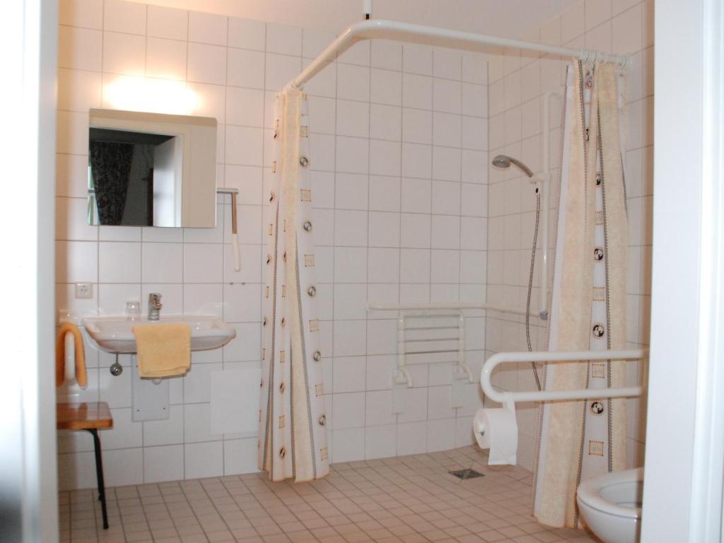Schloss Schwanberg Roedelsee Bilik gambar