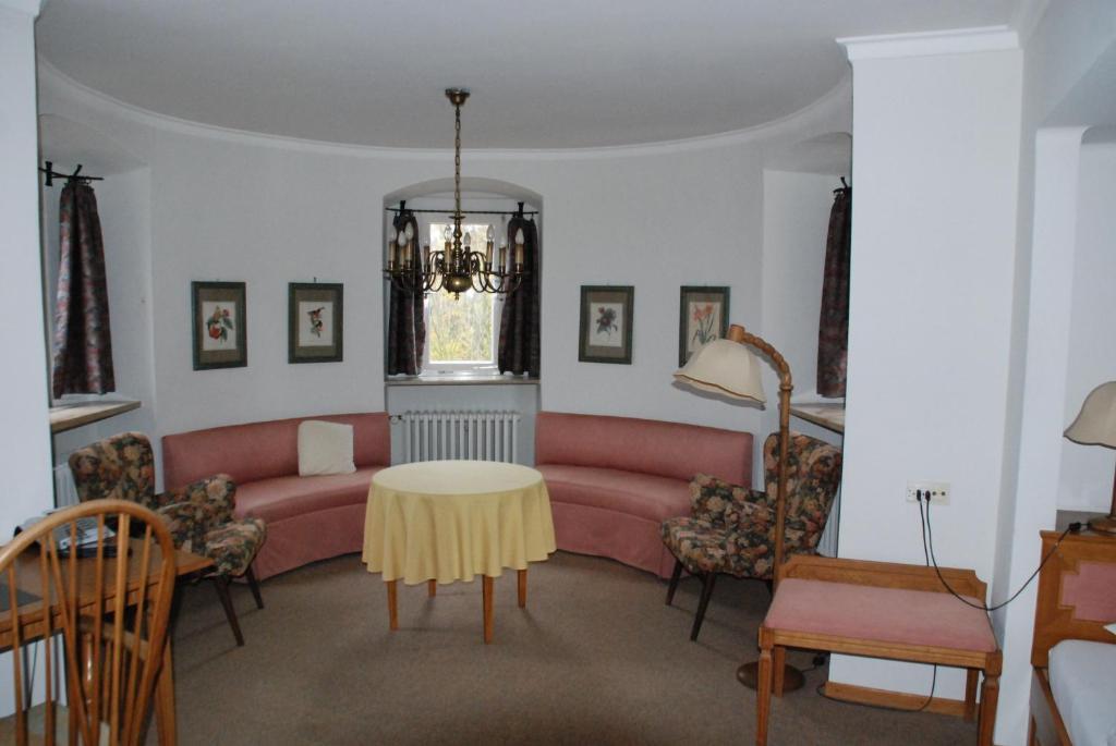 Schloss Schwanberg Roedelsee Bilik gambar