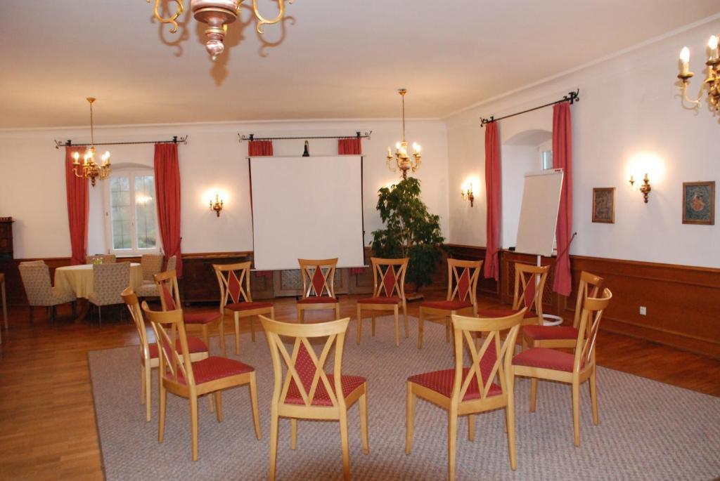 Schloss Schwanberg Roedelsee Luaran gambar