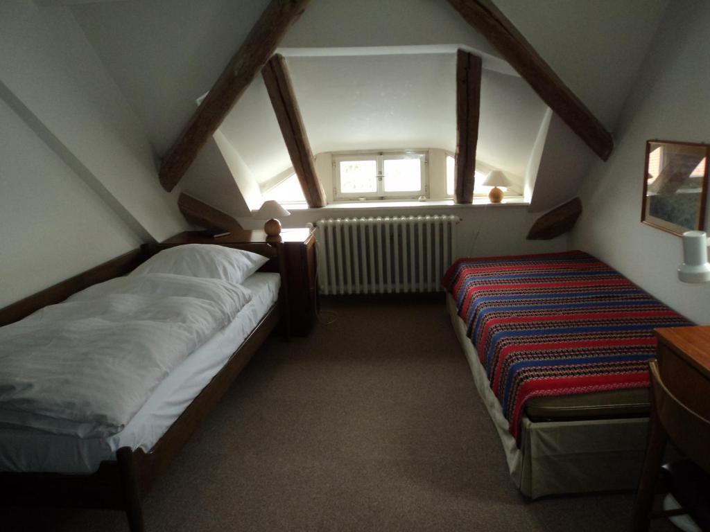 Schloss Schwanberg Roedelsee Bilik gambar